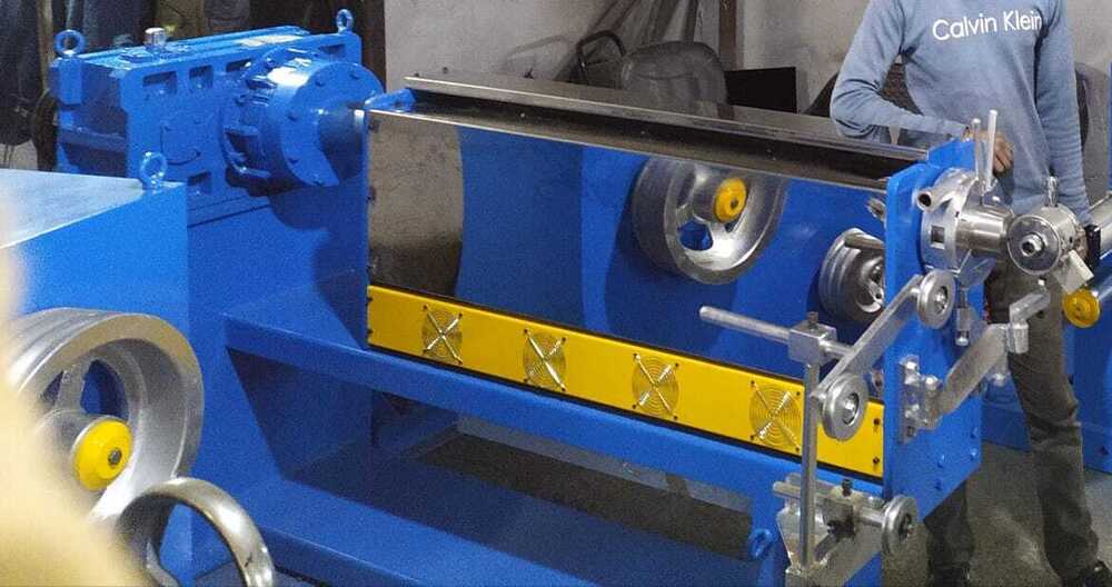 50Mm Wire Extruder Machine - Color: Blue Paint Coated