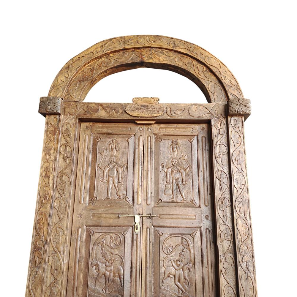 VINTAGE WOODEN DOOR