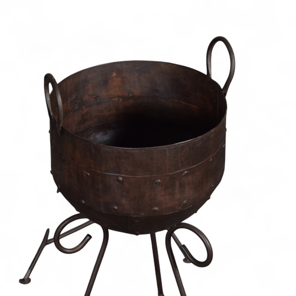 ANTIQUE IRON POT