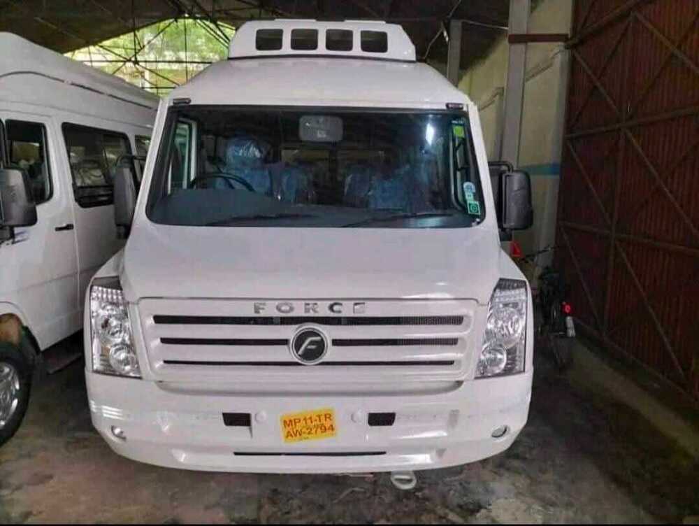 Deluxe  25 Plus Driver Traveller