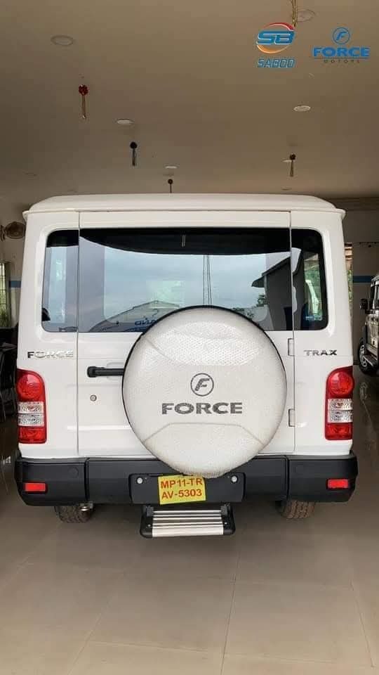 12 Plus Driver Force Trax Cruiser - Color: As Per Requirement