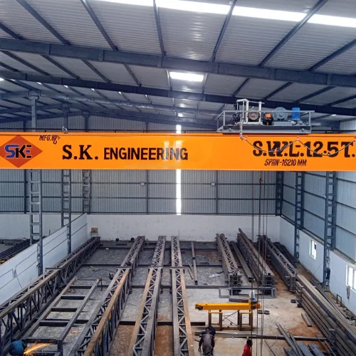 Heavy Duty Cranes - Color: Yellow