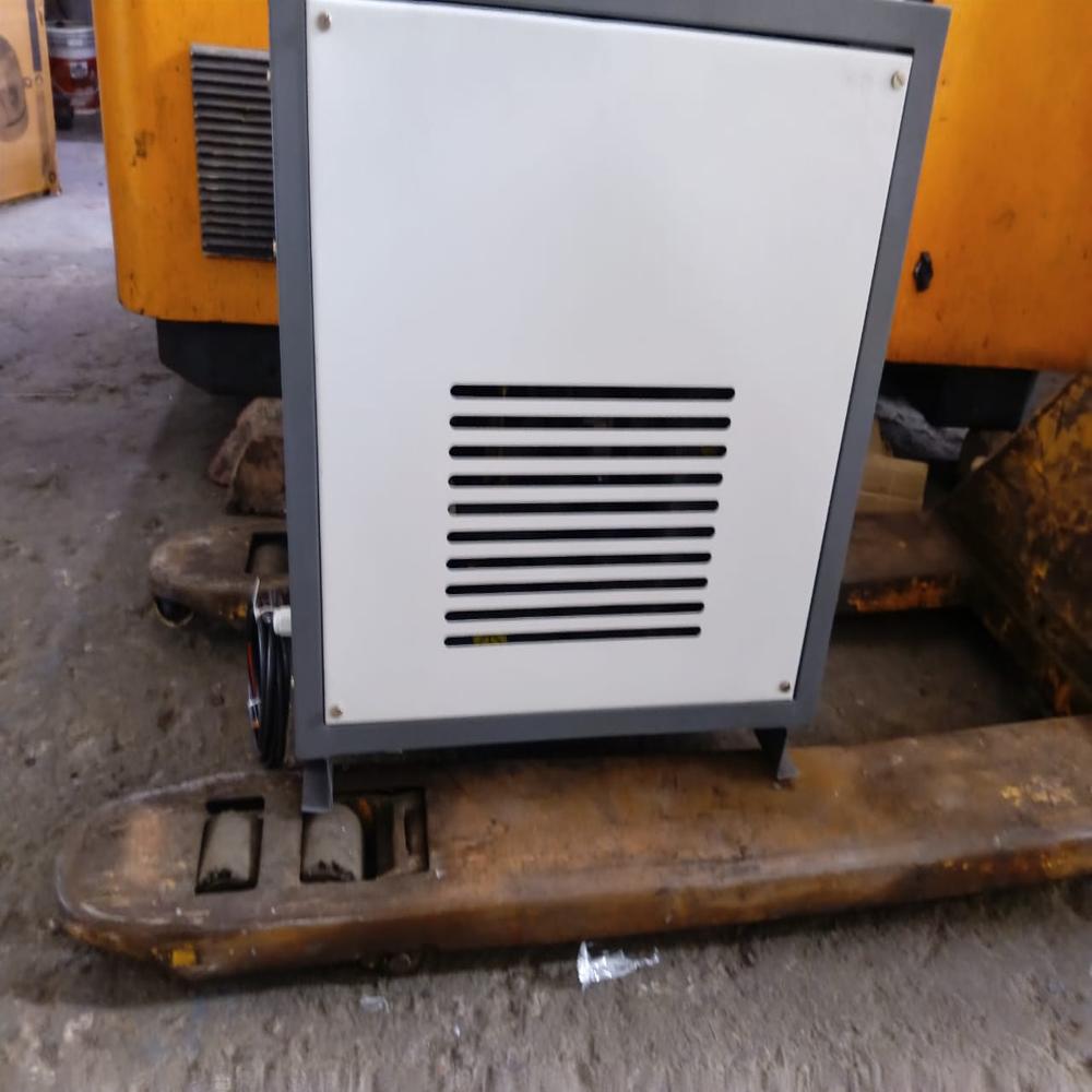 Air Dryer - 8 Bar Pressure, 2000 Cfm Flow Rate, -30â°c Dew Point, 220v Ac, Air-cooled Cooling Method, One-year Warranty | White/grey, 40x36x38 In, 130 Kg Weight, 52 Db Noise Level