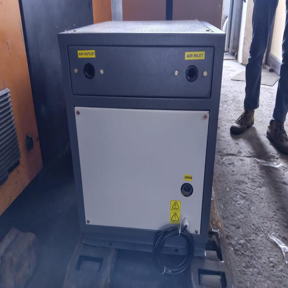 Air Dryer - 8 Bar Pressure, 2000 Cfm Flow Rate, -30â°c Dew Point, 220v Ac, Air-cooled Cooling Method, One-year Warranty | White/grey, 40x36x38 In, 130 Kg Weight, 52 Db Noise Level