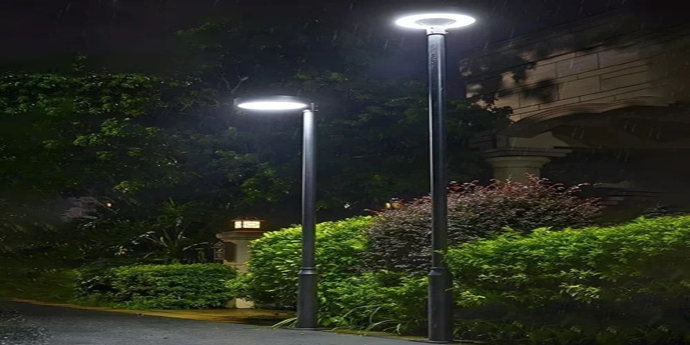 Street Light Pole - Color: Black