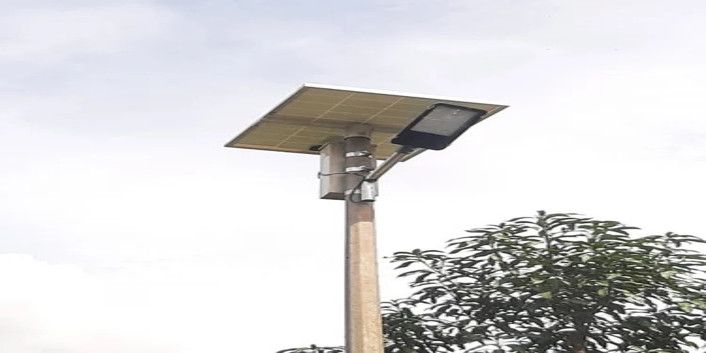 Solar Street Light With Battery And Gi Pole - Color: Silver