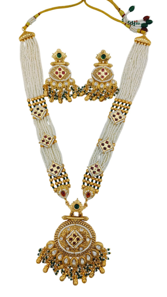 D No 1327 Mala Set - Color: Golden / White