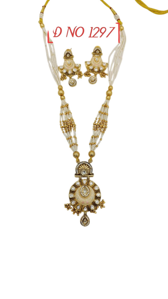 D No 1297 Mala Set - Color: Golden / White
