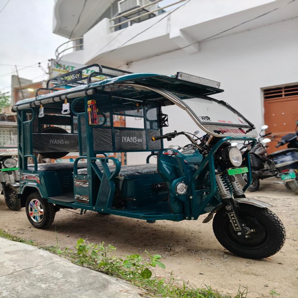 Iyans E Rickshaw Model 2025 - Battery Life: 5-6 Hours