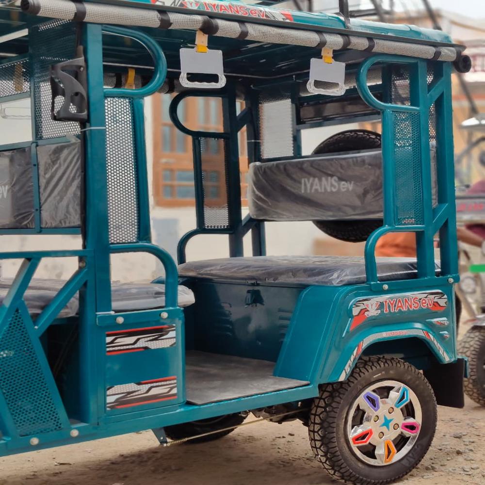 Iyans E Rickshaw Model 2025 - Battery Life: 5-6 Hours