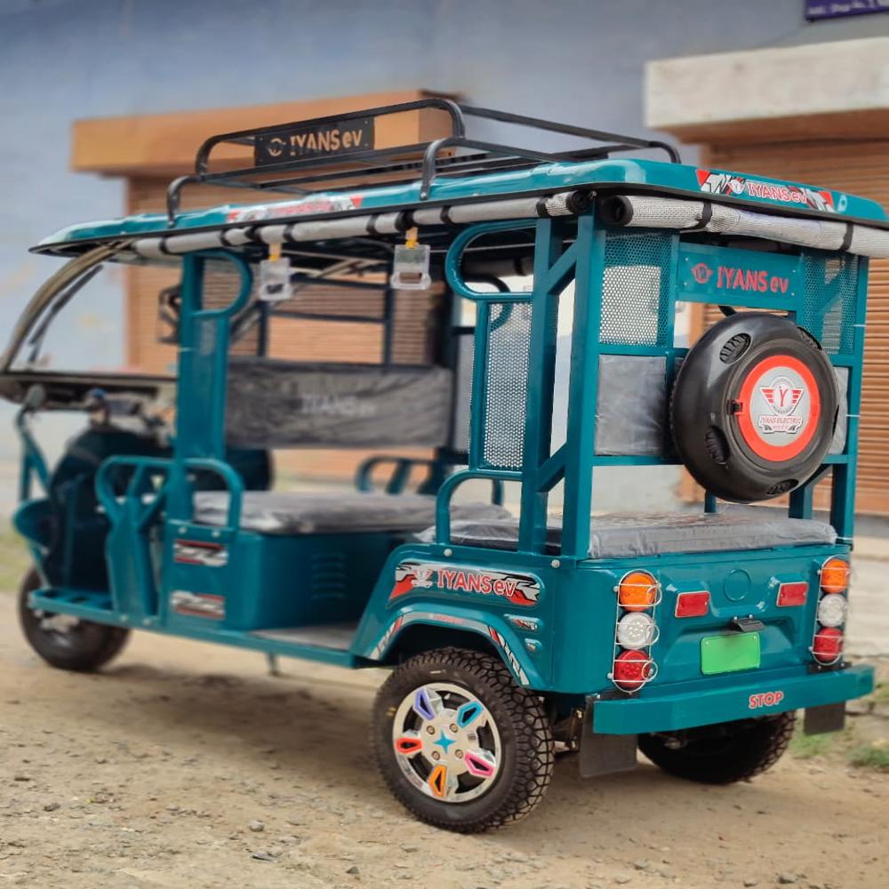 Iyans E Rickshaw Model 2025 - Battery Life: 5-6 Hours