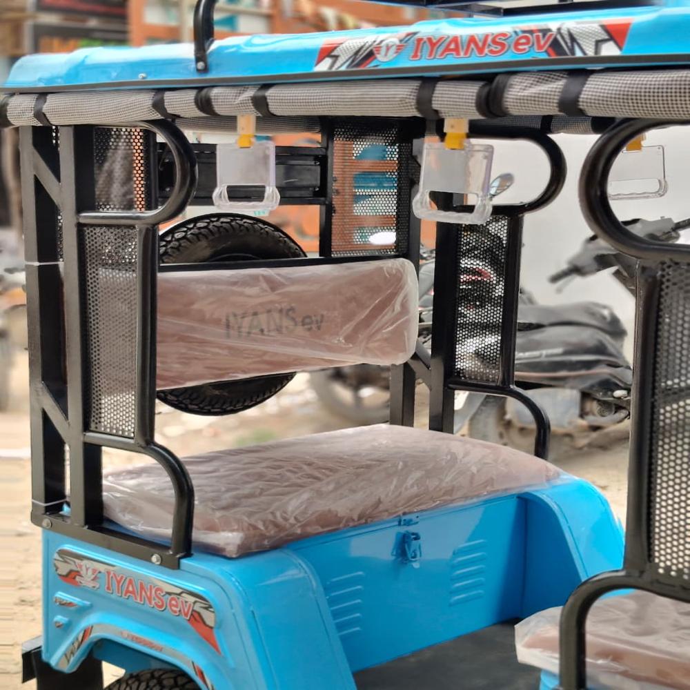 E Rickshaw - Battery Life: 5-6 Hours