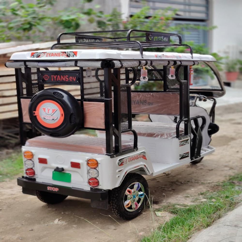 E Rickshaw Three Wheeler - Battery Life: 5-6 Months