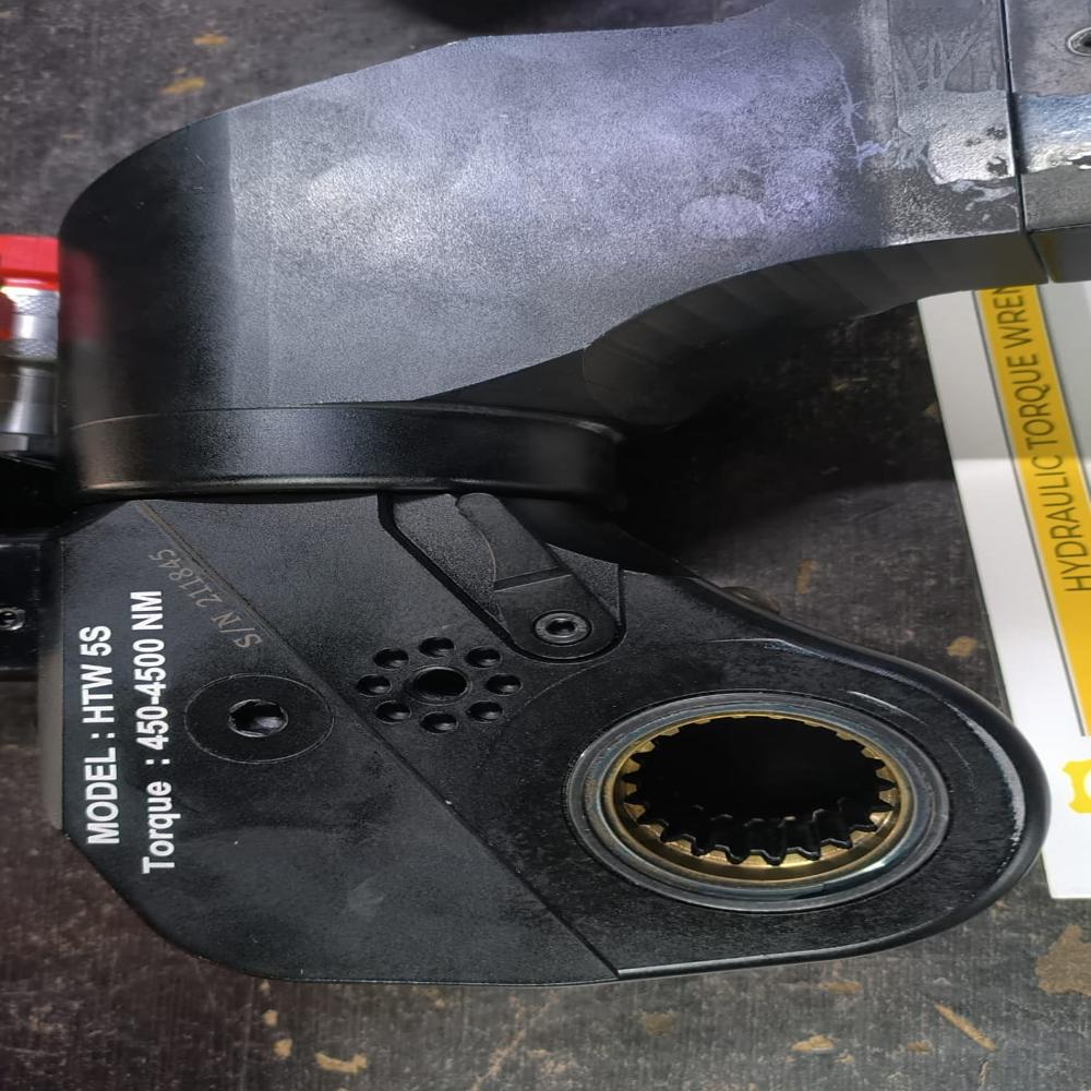 Hydraulic Torque Wrench - Color: Black