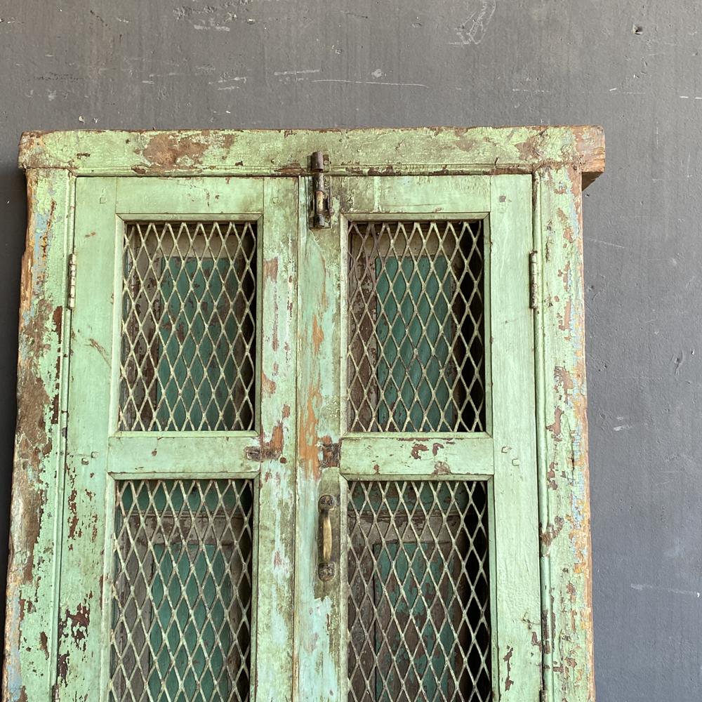 VINTAGE WOODEN WINDOW