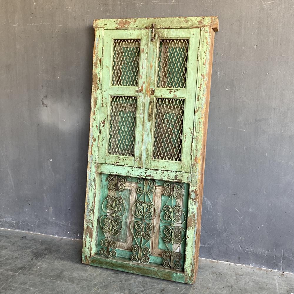 VINTAGE WOODEN WINDOW