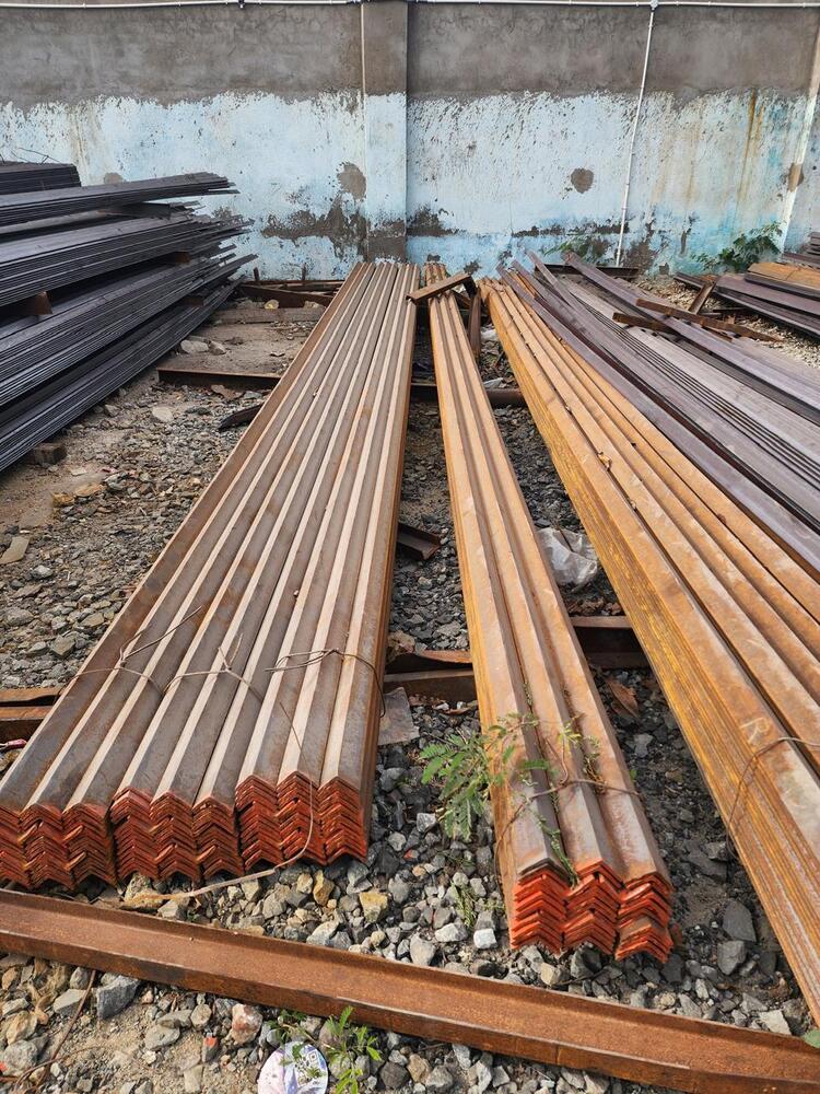 Ms Mild Steel Angle - Color: Grey