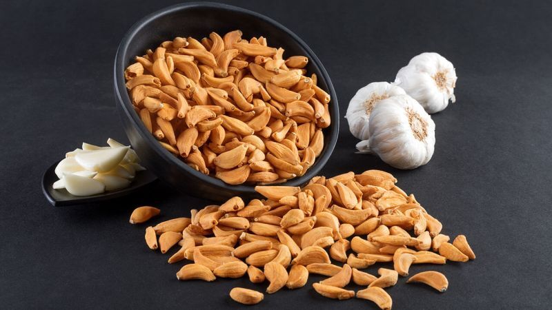 Dehydrated Garlic Cloves - Color: Brown