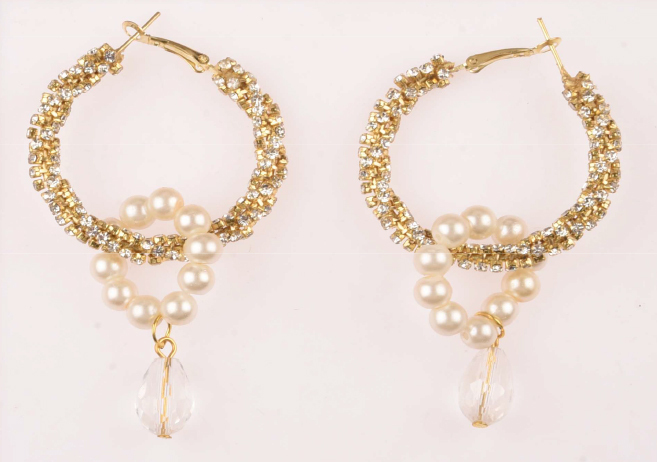 Rhinestone Hoop Earrings With Pearl Heart Dangle - Color: Golden