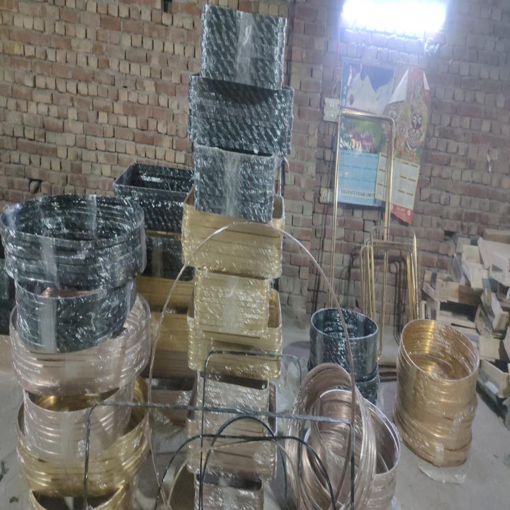 Stylish Round Mirror Frame - Application: Home