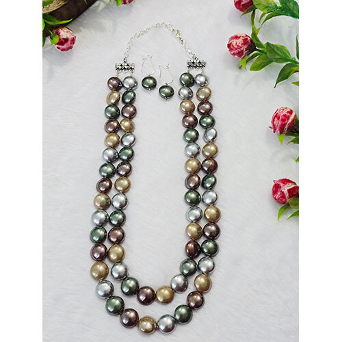 Shell Pearl Necklace - Color: Multicolor