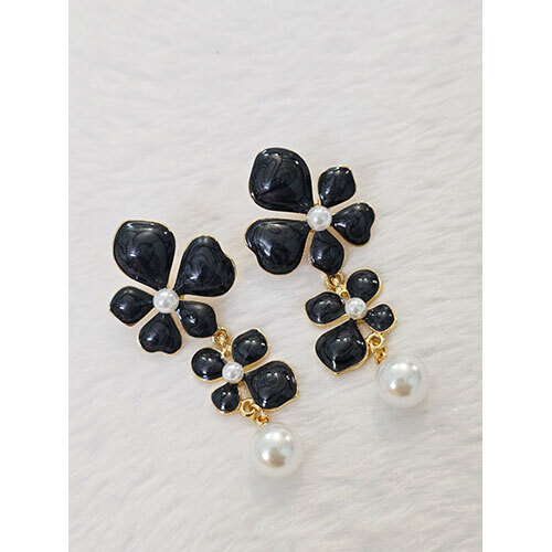 Western Earrings - Color: Black