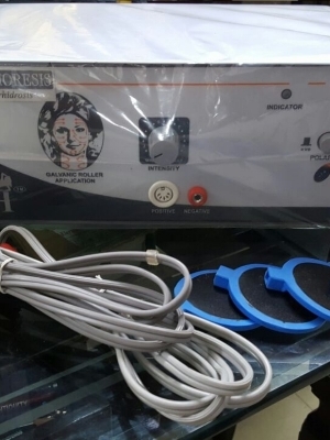 Hyperhidrosis treatment iontophoresis machine