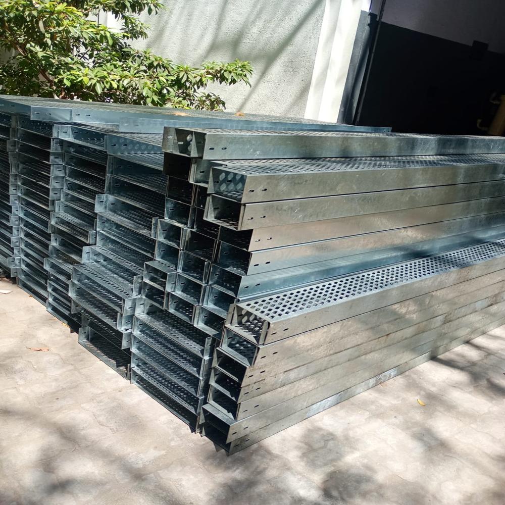 INDUSTRIAL CABLE TRAY