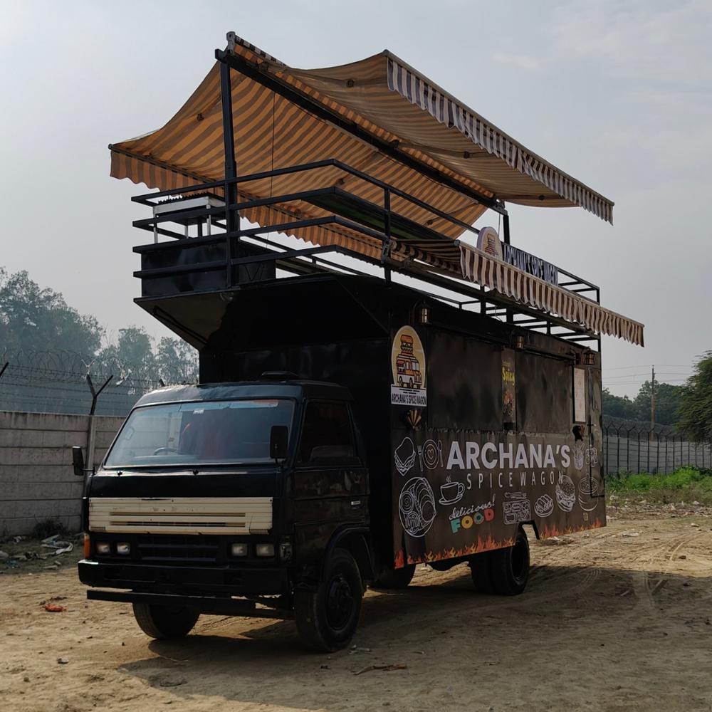 Food Truck with Roof Top Dining