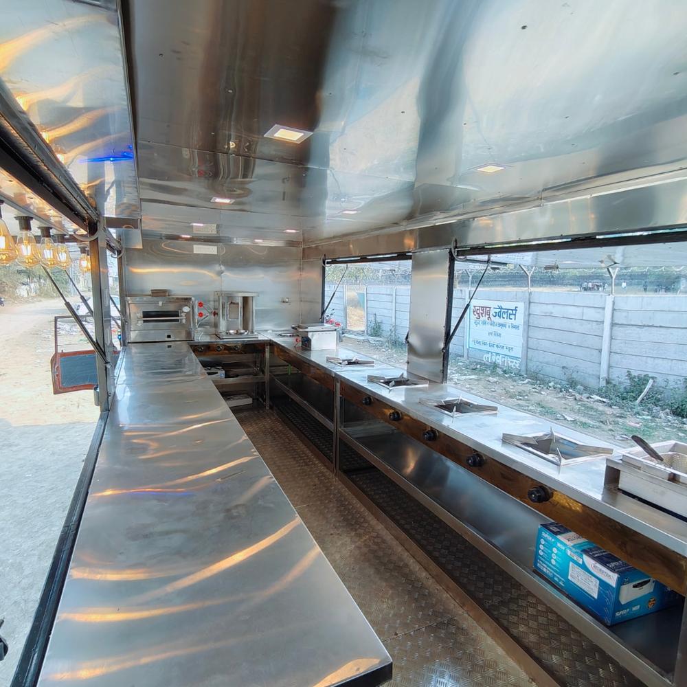 Food Truck with Roof Top Dining