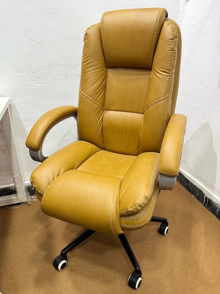 Fully Cushioned Leather Office Chair - Color: Brown