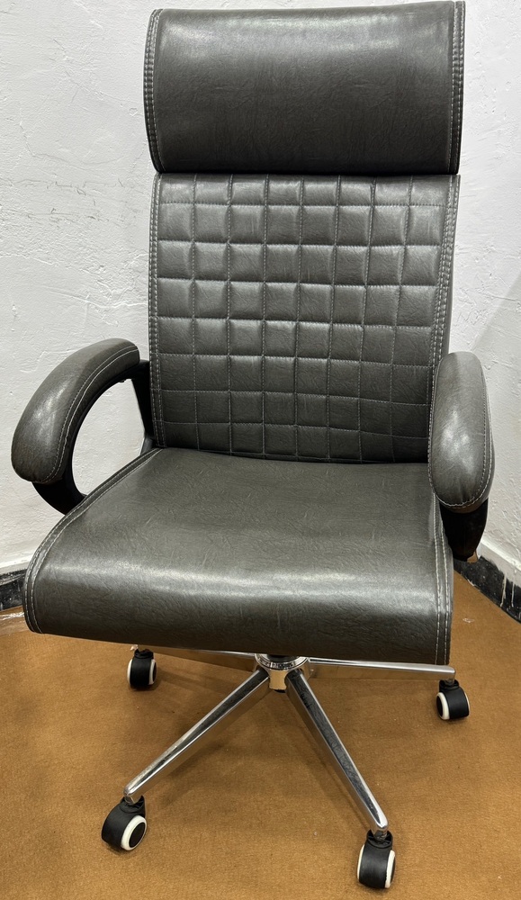 Black Leather Office Chair - Design: Standard