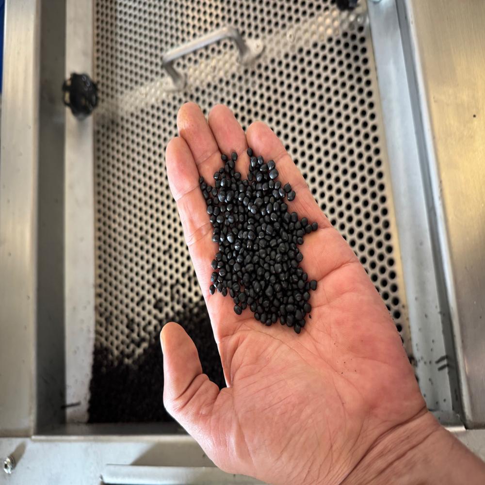 TPV BLACK PELLETS SHORE 80A/85A