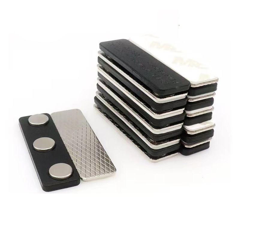 3 Magnet Plastic Badge- Magneticks. - Color: Black