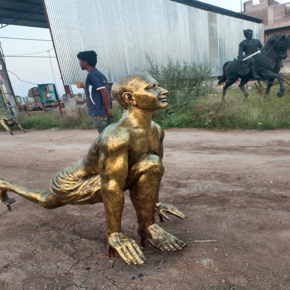 Fiber Surynamaskar Statue