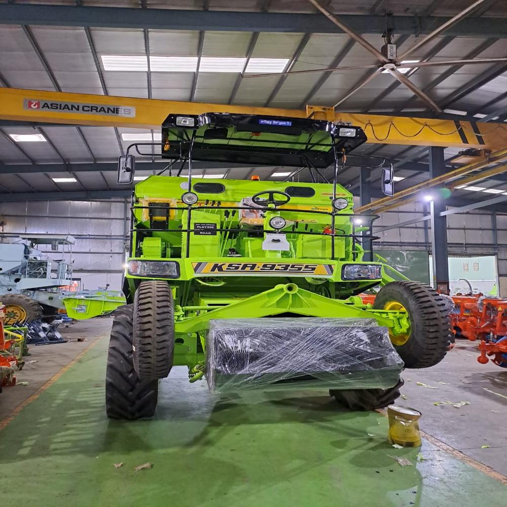 Self combine harvester