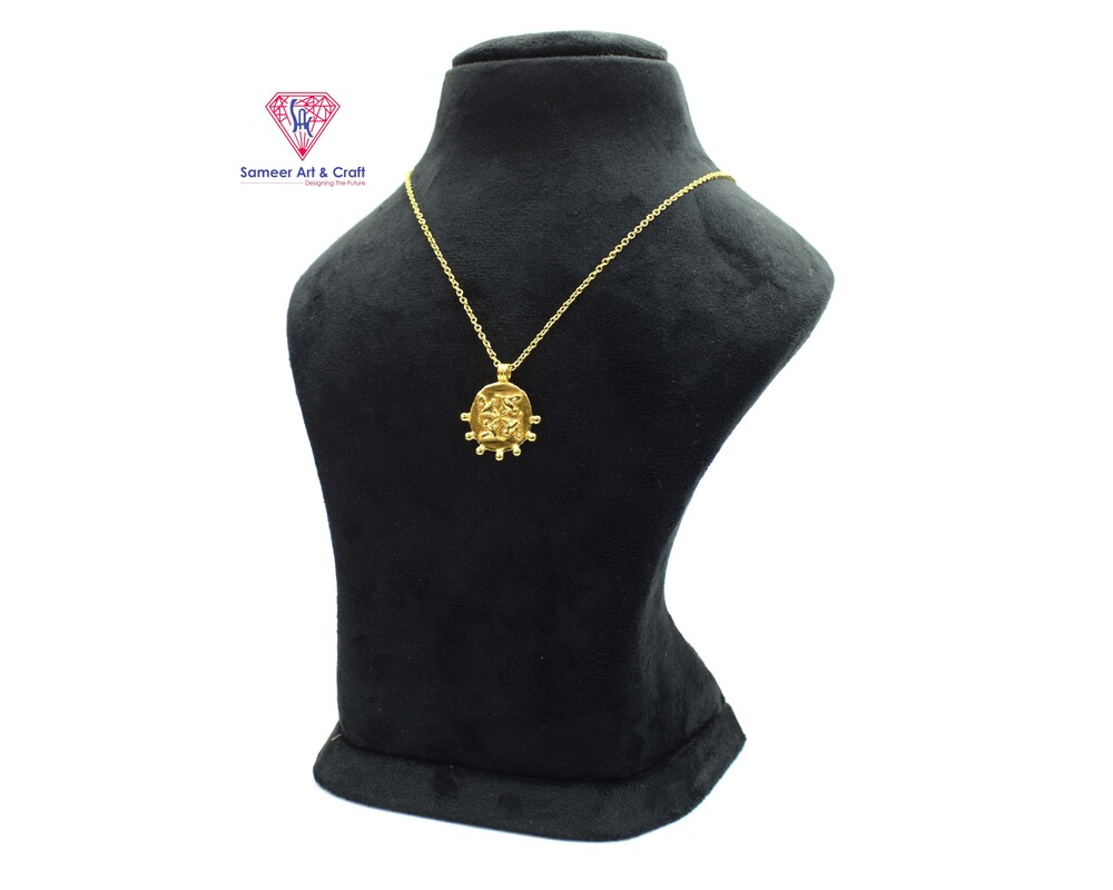 18k Gold Plated In Brass Material Charms Pendant With Round Shape