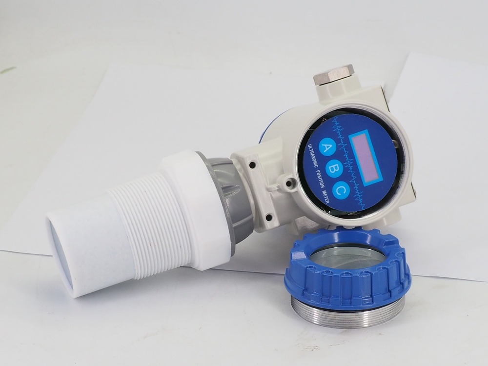 Ultrasonic Probe - Compact Dimensions, Low Current Consumption, High Precision Sensing Up To Several Meters | Ip67 Protection, Easy Installation With Mounting Brackets