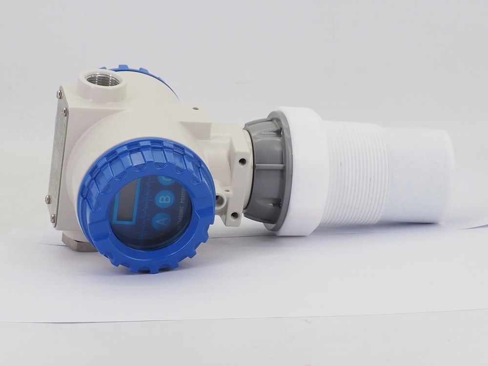 Ultrasonic Probe - Compact Dimensions, Low Current Consumption, High Precision Sensing Up To Several Meters | Ip67 Protection, Easy Installation With Mounting Brackets