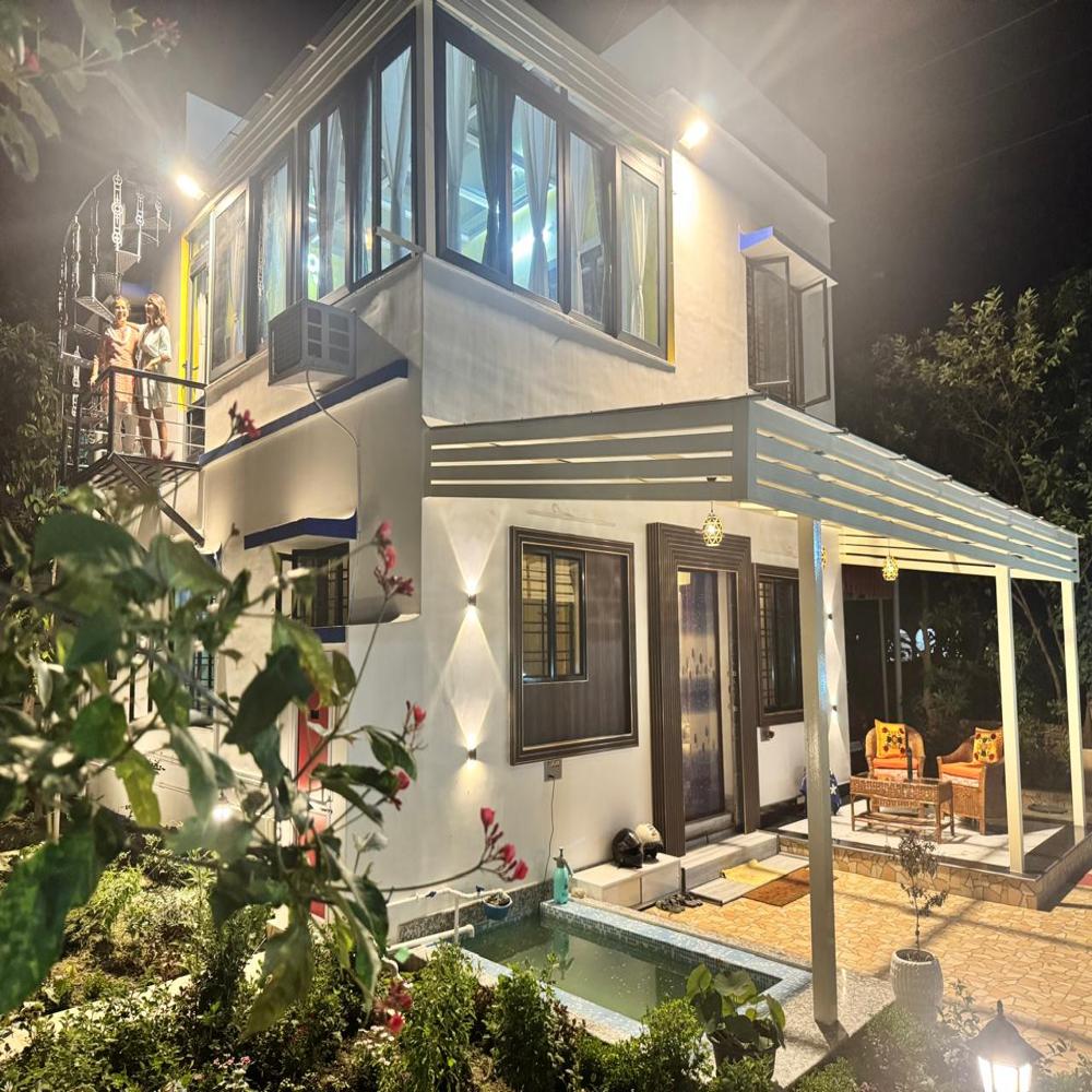 Aluminium Glass Window Partition - Color: Clear