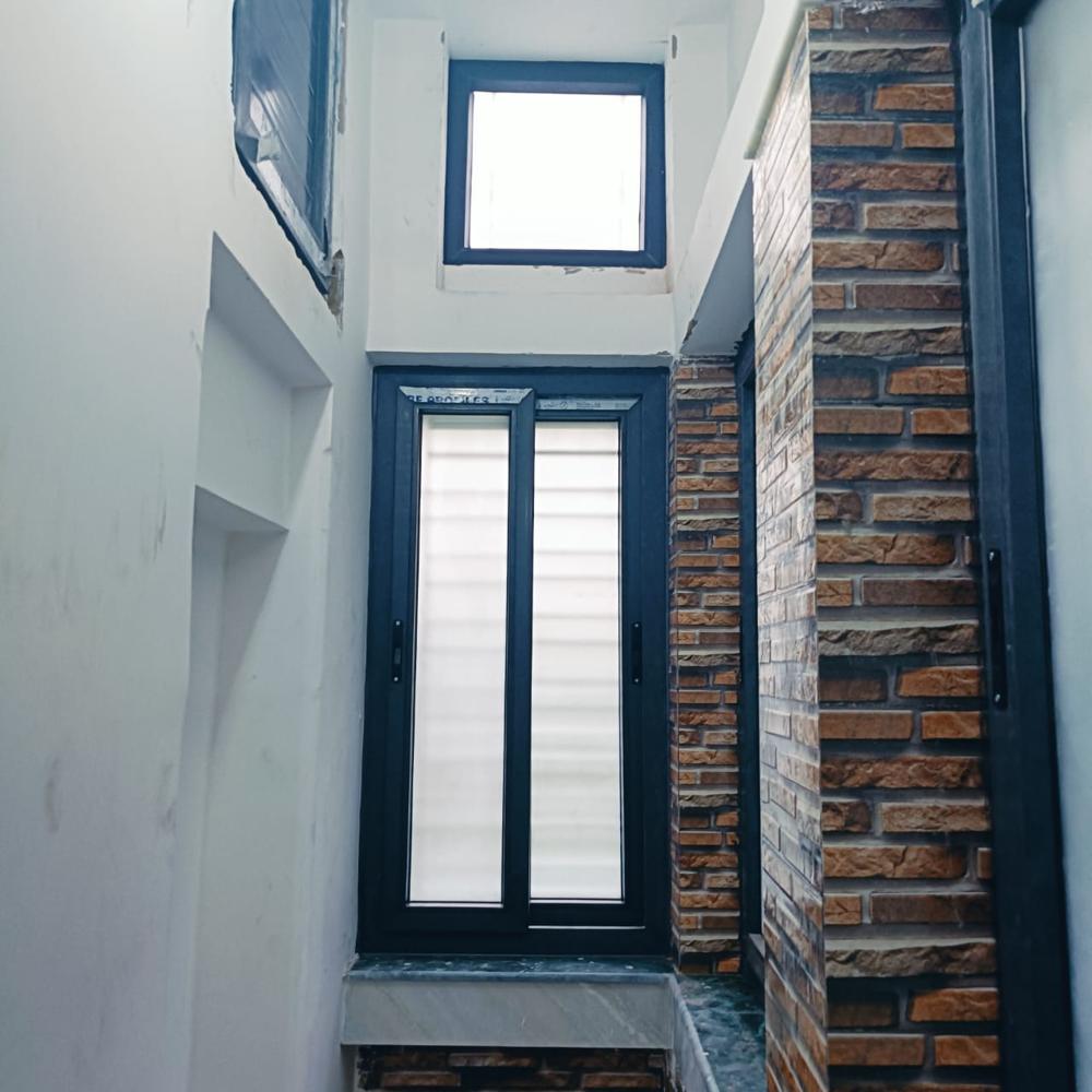 Upvc Sliding Window - Polished White Finish, Various Glass Thickness Options, Anti-corrosion, Customizable Size, Smooth Sliding Function