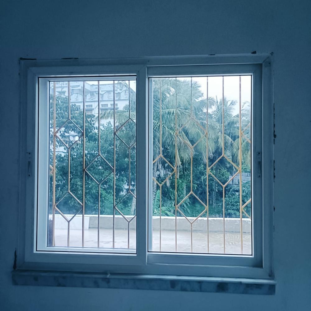 Upvc Sliding Window - Polished White Finish, Various Glass Thickness Options, Anti-corrosion, Customizable Size, Smooth Sliding Function