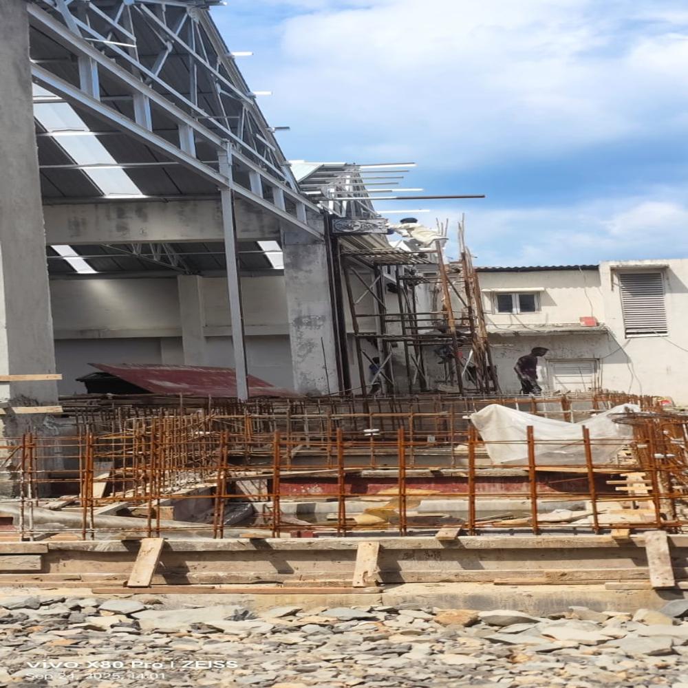 Automatic Rolling Shutter - Color: White