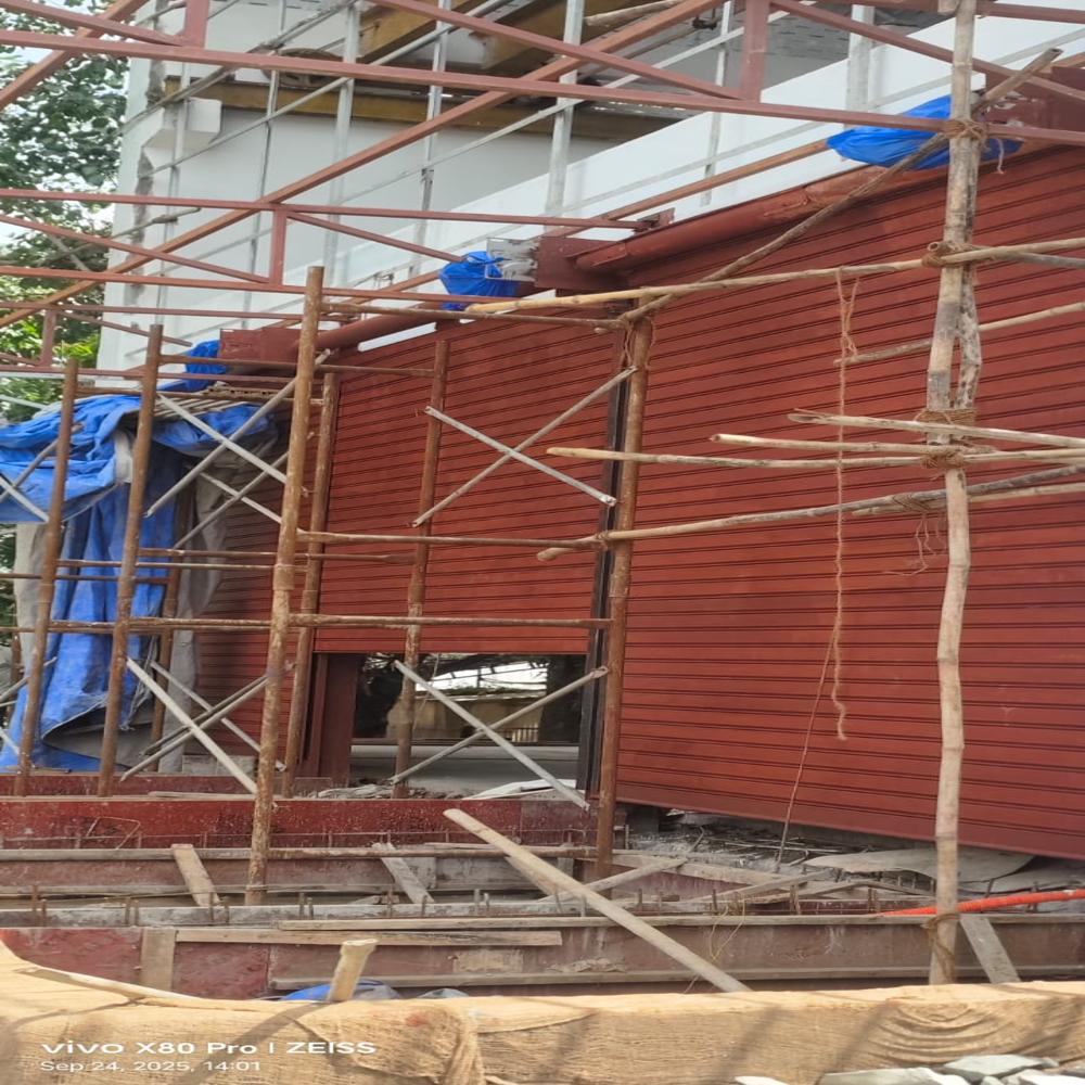 Automatic Rolling Shutter - Color: White