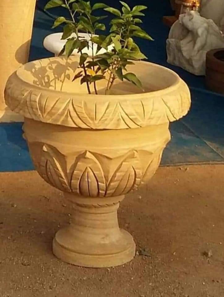 रेत का पत्थर फूलों का बर्तन