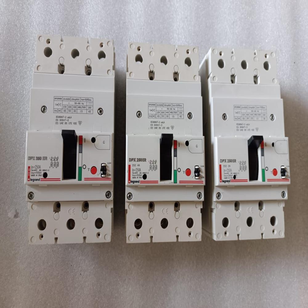 Used Dpx 250Er 250A Mccb Legrand Circuit Breaker 250A 3Pole - Frequency: 50/60 Hertz (Hz)