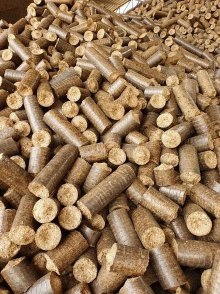 90 Mm Groundnut Shell Based Briquettes - Ash Content (%): 3A  5%
