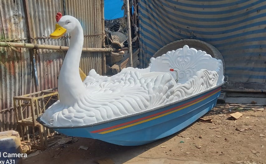 FRP 4 Seater Pedal Boat