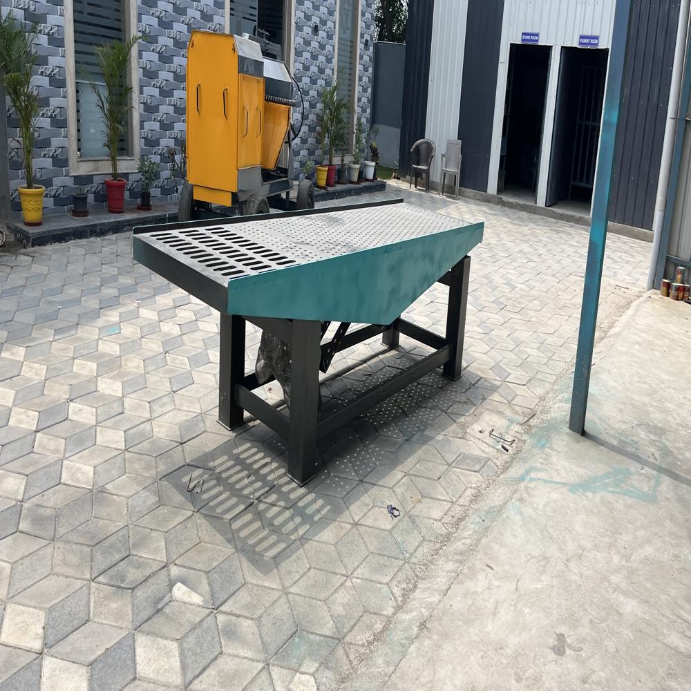 Vibration Table - Color: Multiple