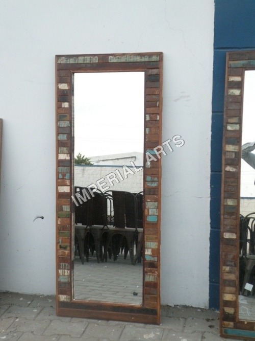 रीसायकल्ड लकड़ी का दर्पण